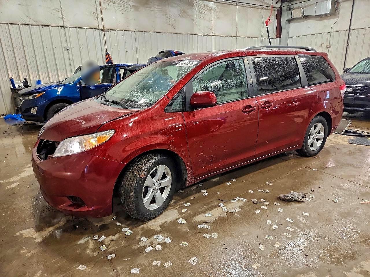 2013 TOYOTA SIENNA