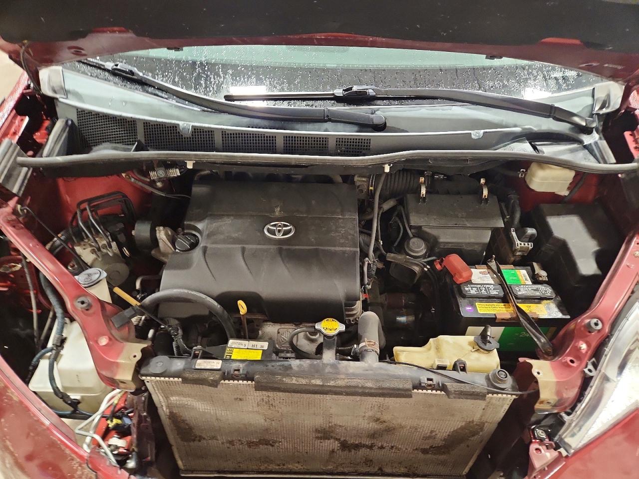 2013 TOYOTA SIENNA LE photo 12
