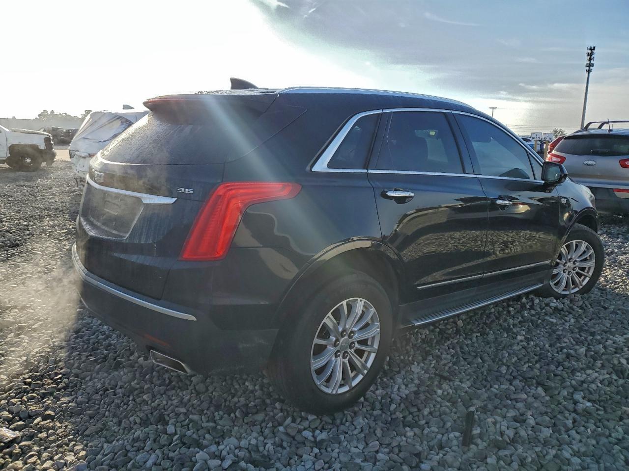 2017 CADILLAC XT5 photo 3