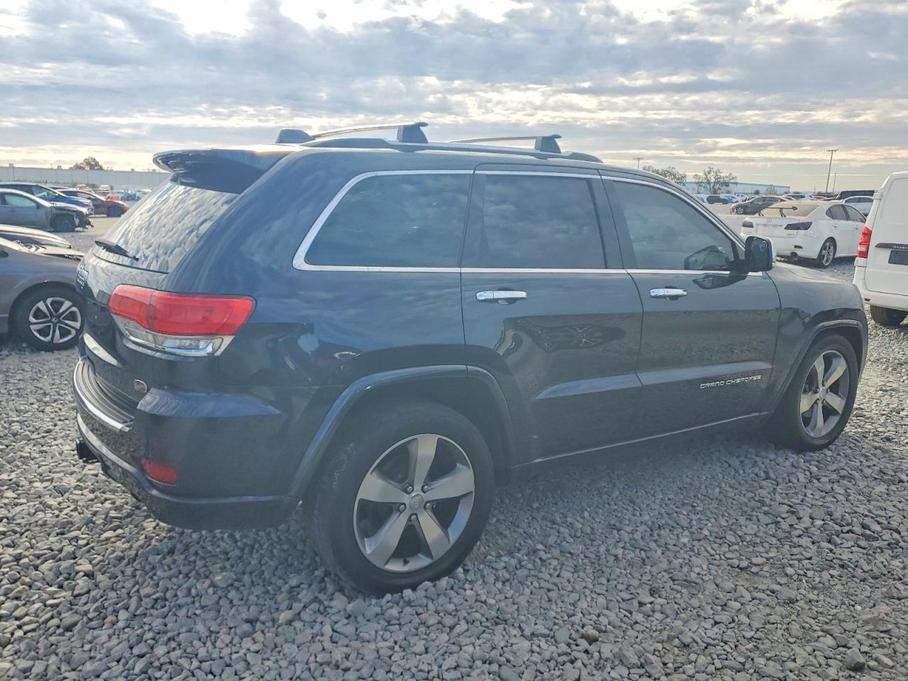 2016 JEEP GRAND CHEROKEE OVERLAND photo 3