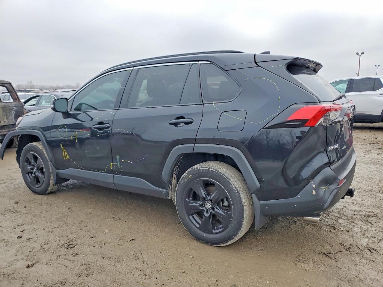 2019 TOYOTA RAV4 LE photo 2