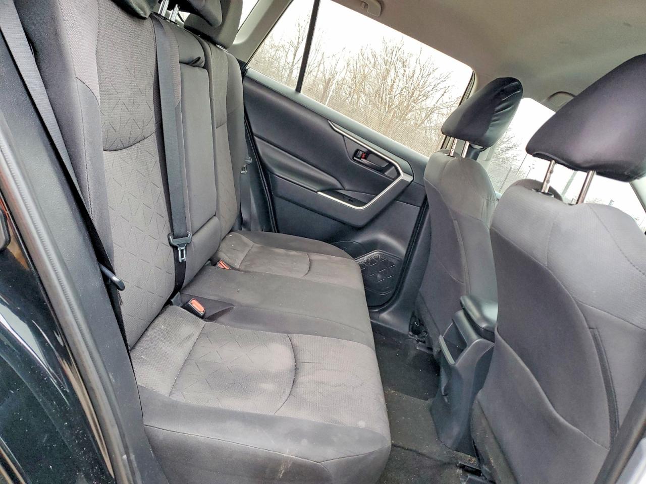 2019 TOYOTA RAV4 LE photo 11