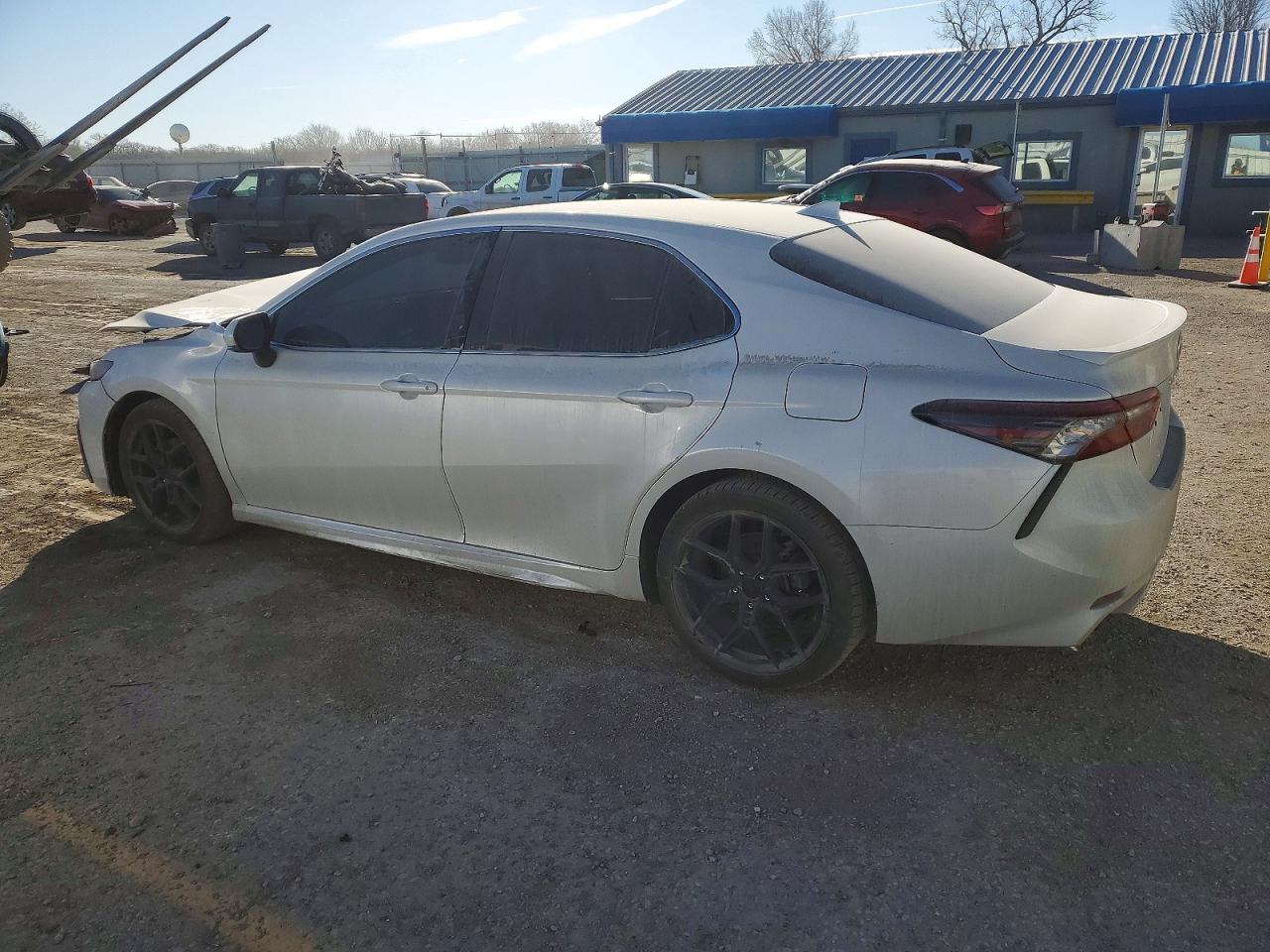 2021 TOYOTA CAMRY XSE photo 2