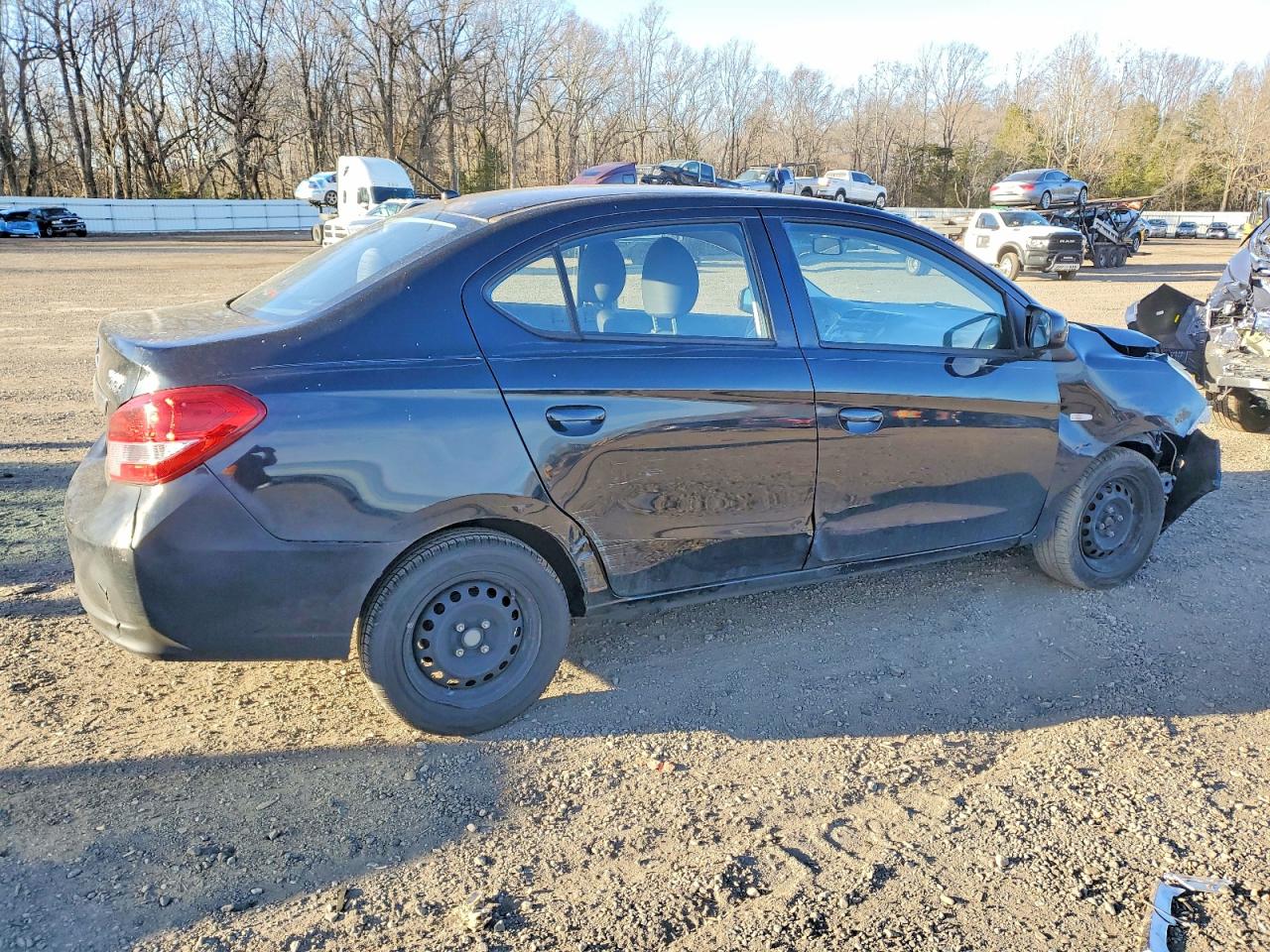 2017 MITSUBISHI MIRAGE G4 ES photo 3