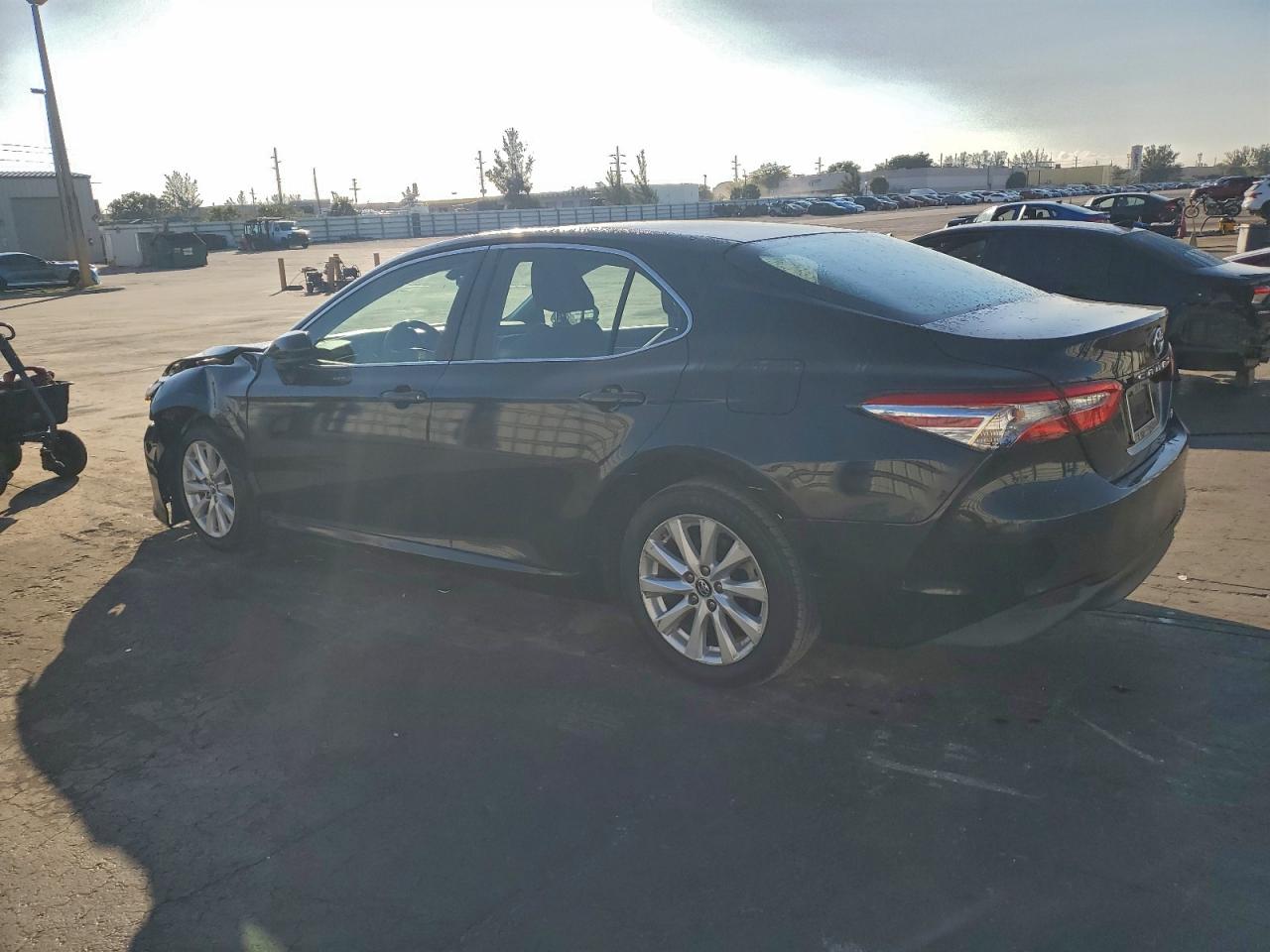 2018 TOYOTA CAMRY L photo 3