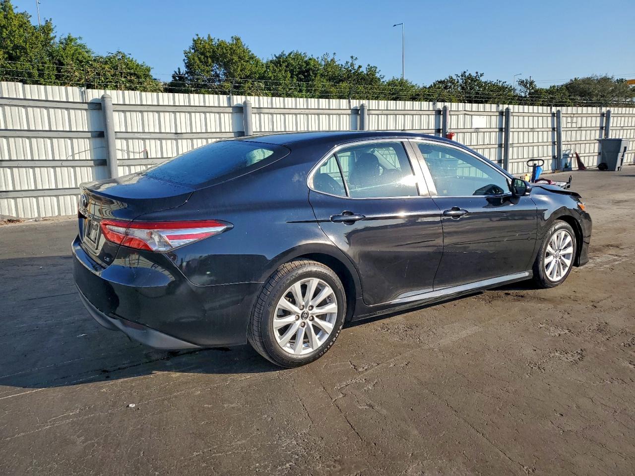 2018 TOYOTA CAMRY L photo 5