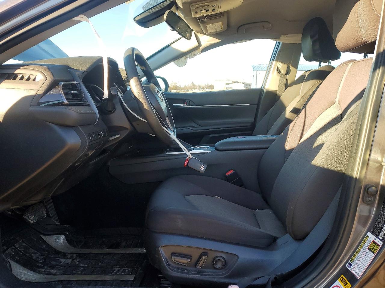 2021 TOYOTA CAMRY LE photo 7