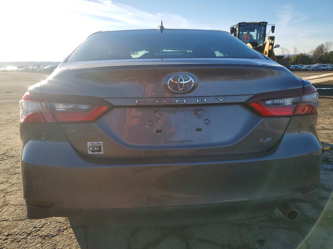 2021 TOYOTA CAMRY LE photo 6