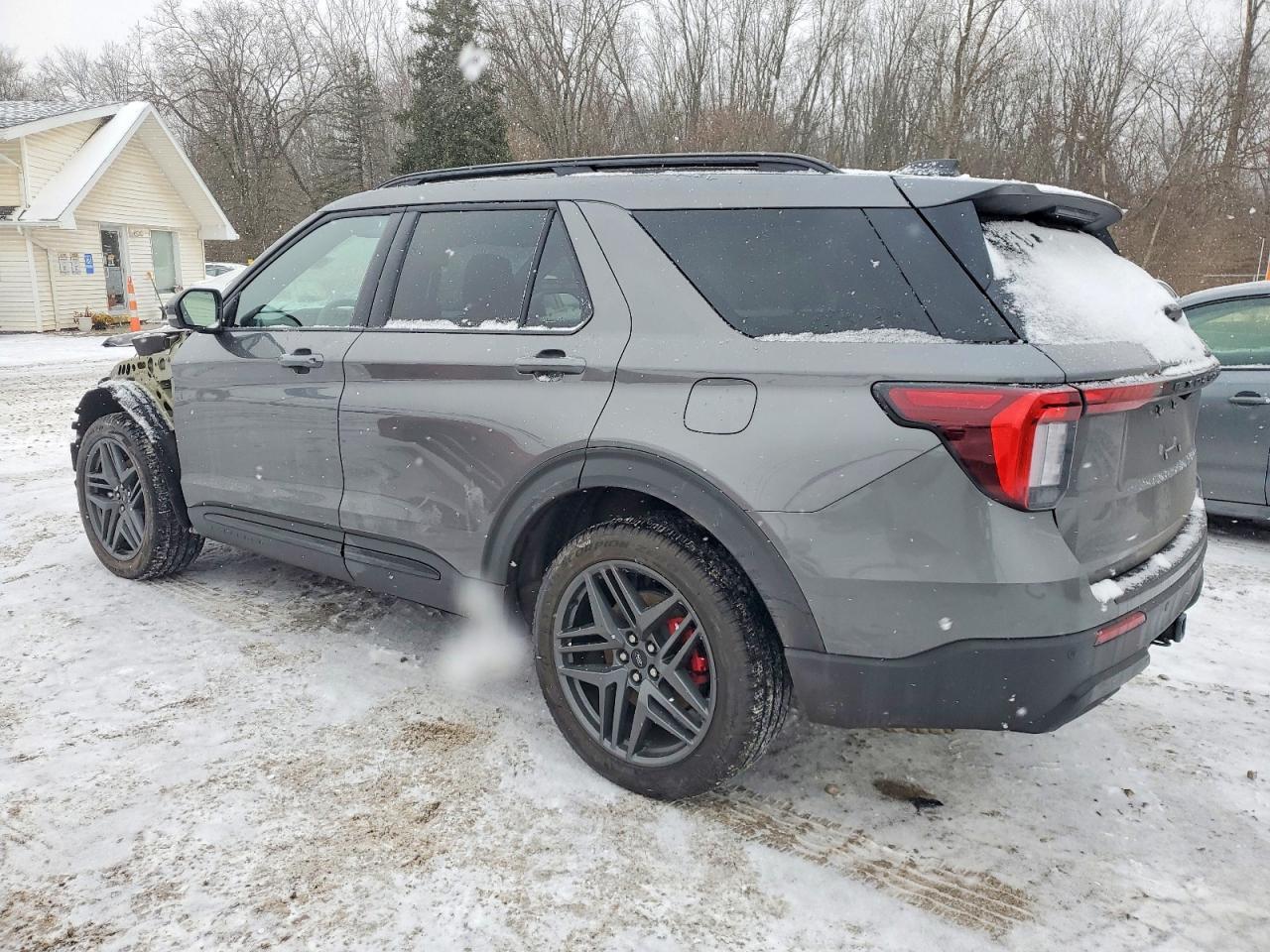 2025 FORD EXPLORER ST-LINE photo 2