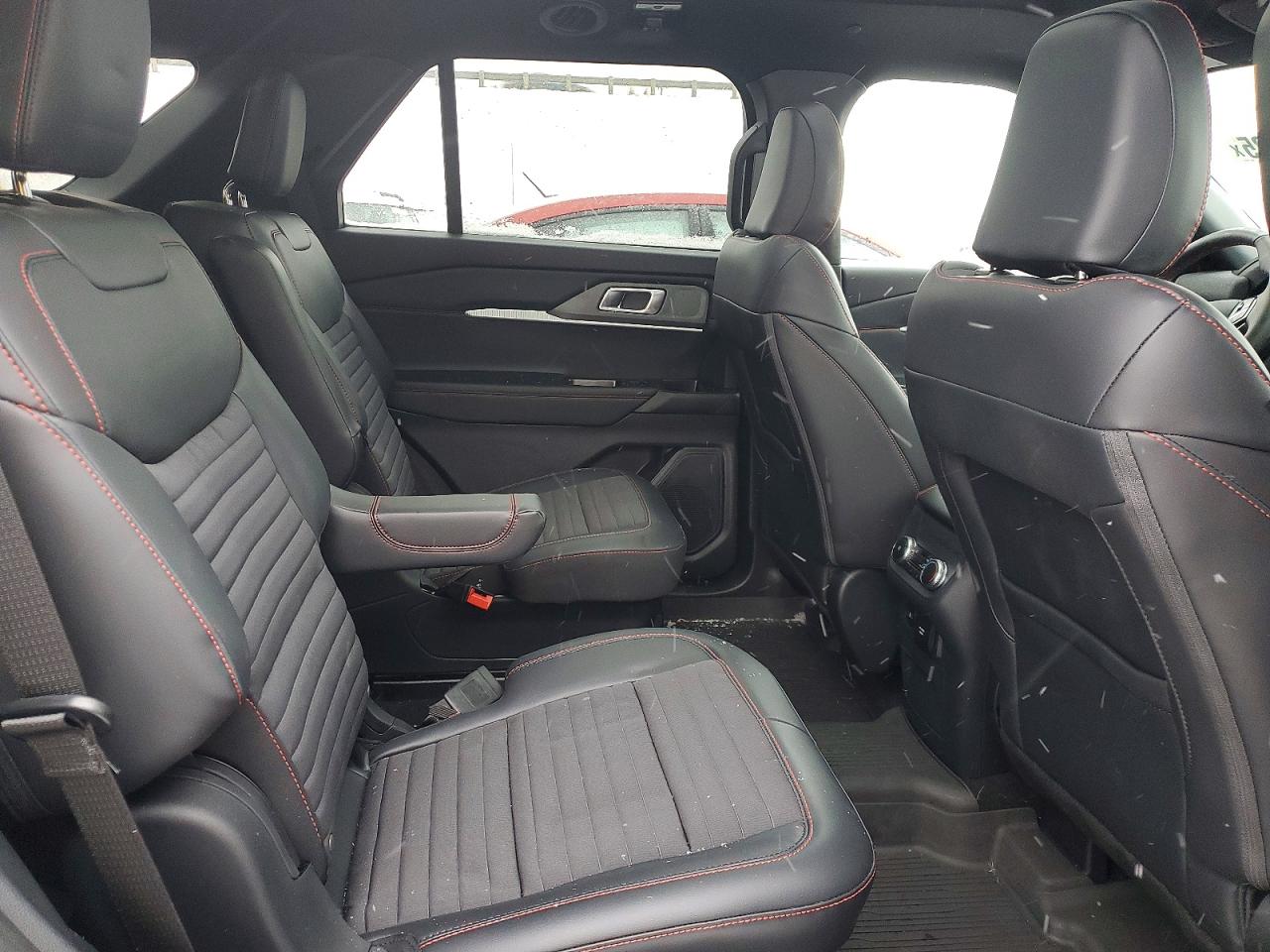 2025 FORD EXPLORER ST-LINE photo 11
