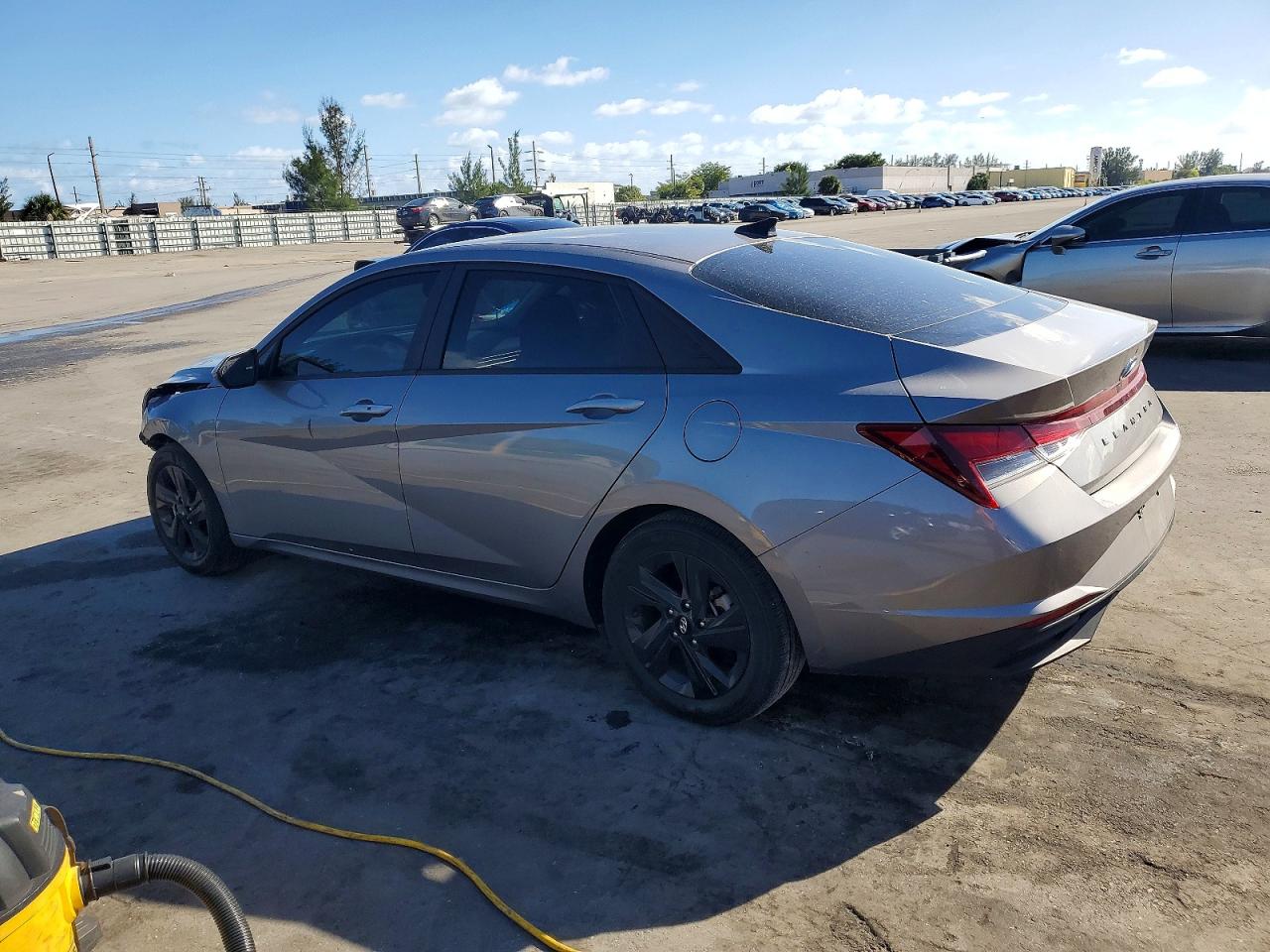 2023 HYUNDAI ELANTRA SEL photo 2
