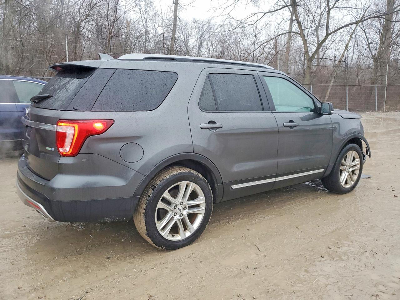 2016 FORD EXPLORER XLT photo 3