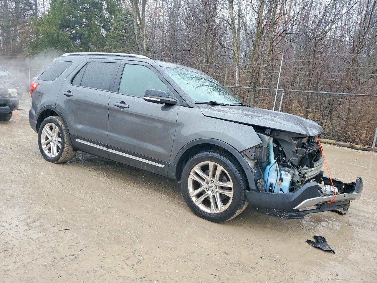 2016 FORD EXPLORER XLT photo 4