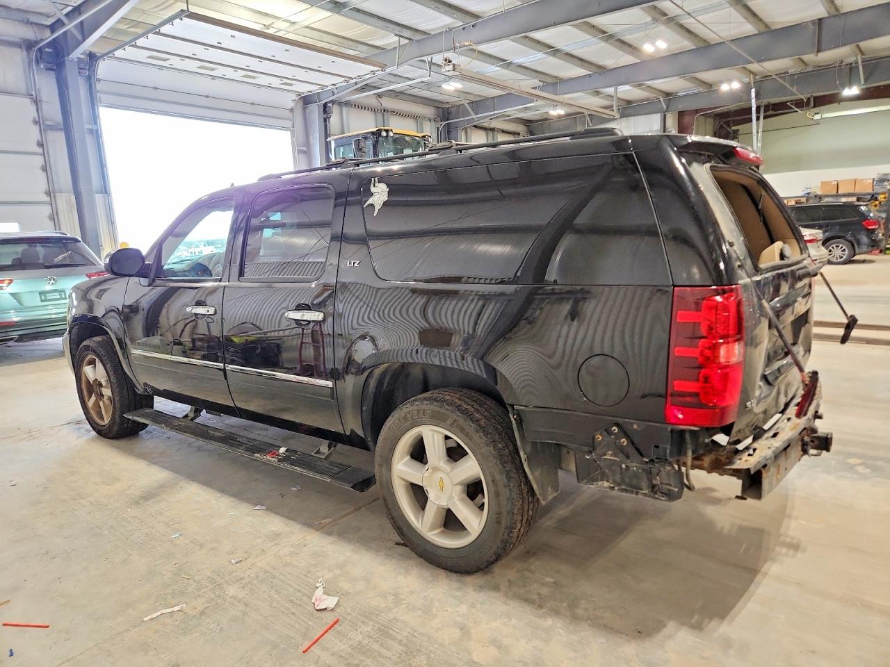 2010 CHEVROLET SUBURBAN K1500 LTZ photo 2
