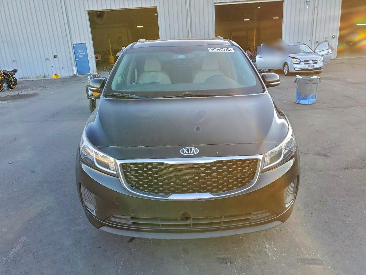 2016 KIA SEDONA LX photo 5
