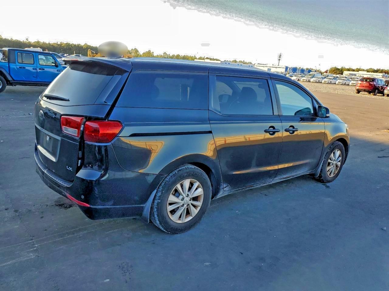 2016 KIA SEDONA LX photo 3