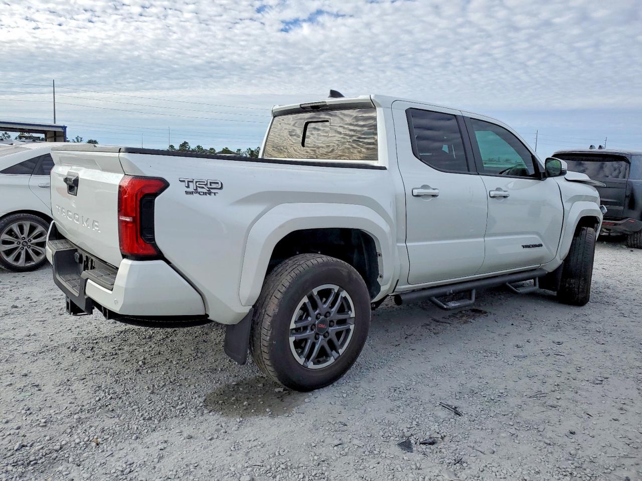 2024 TOYOTA TACOMA DOUBLE CAB photo 3