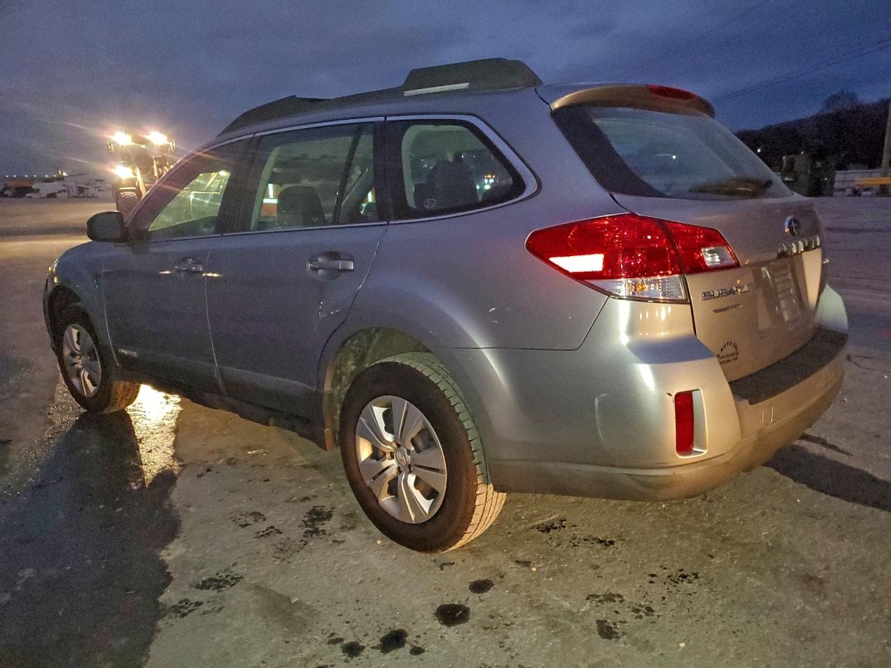 2010 SUBARU OUTBACK 2.5I photo 2