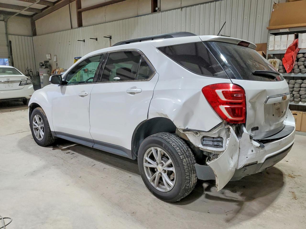 2016 CHEVROLET EQUINOX LT photo 2