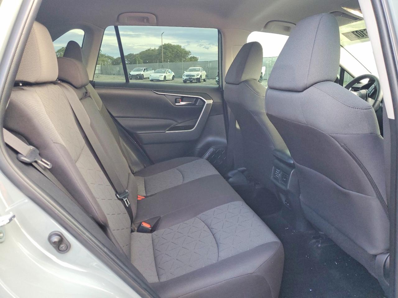 2022 TOYOTA RAV4 XLE photo 11