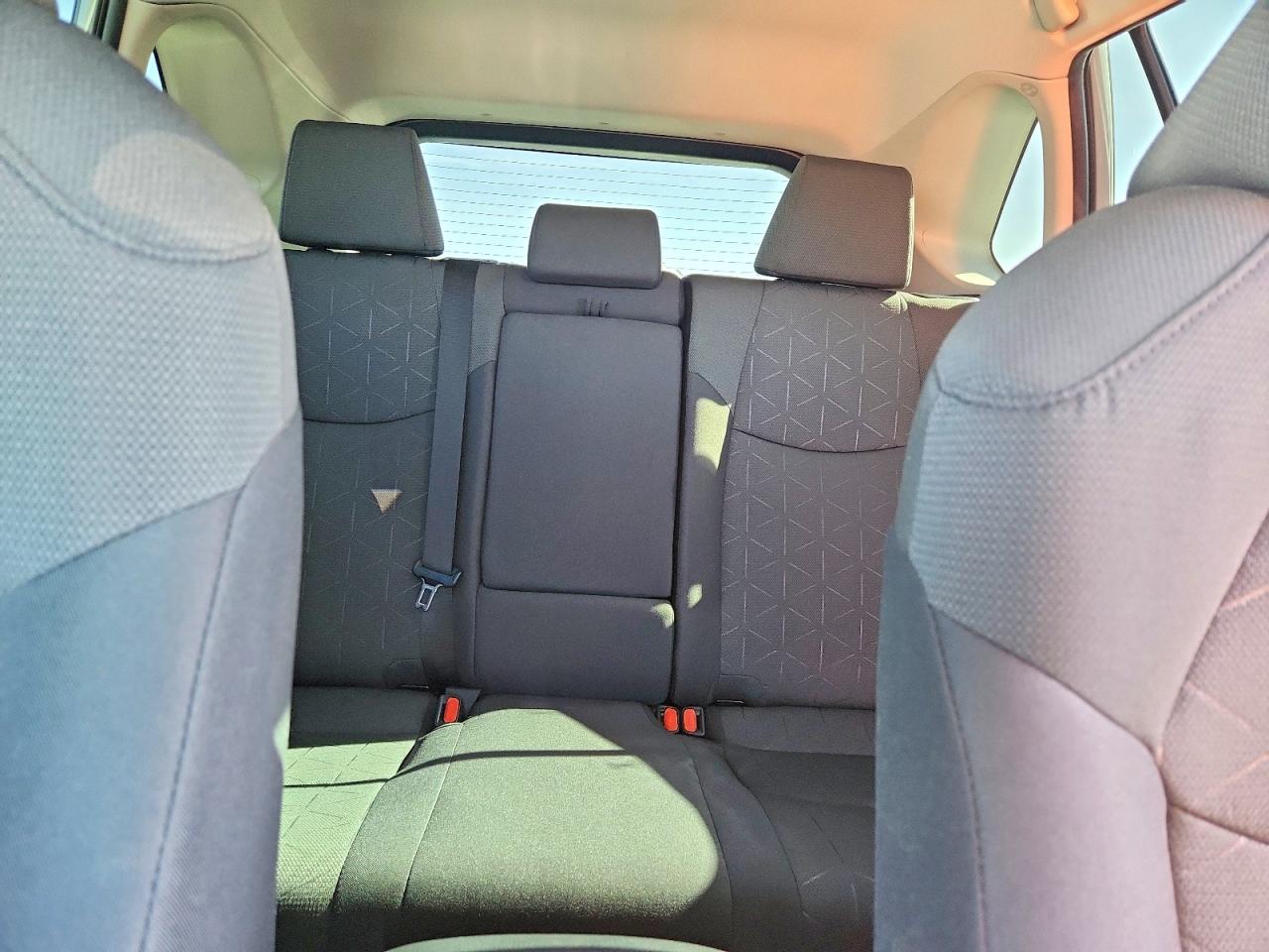 2022 TOYOTA RAV4 XLE photo 10