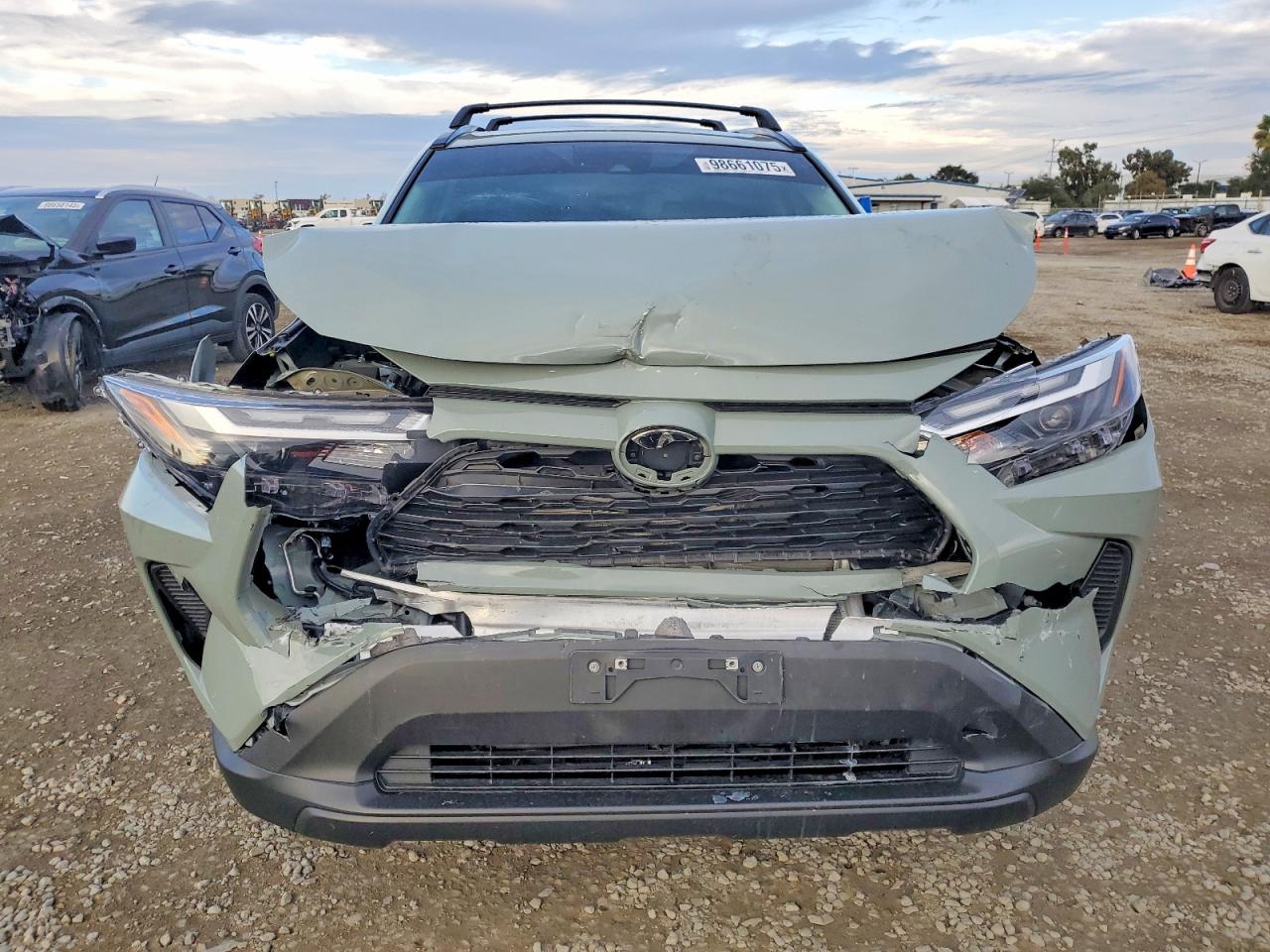 2022 TOYOTA RAV4 XLE photo 5