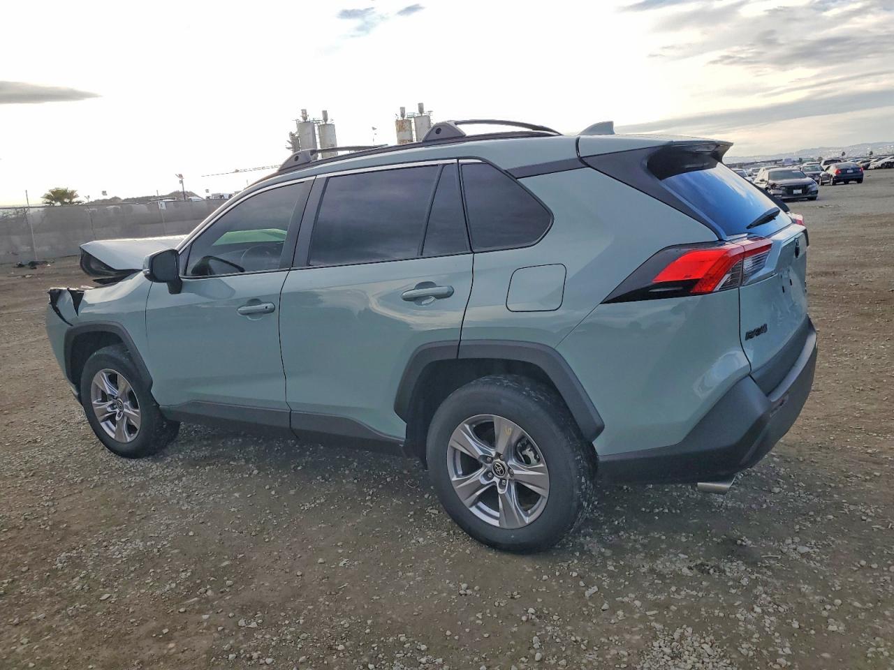 2022 TOYOTA RAV4 XLE photo 2