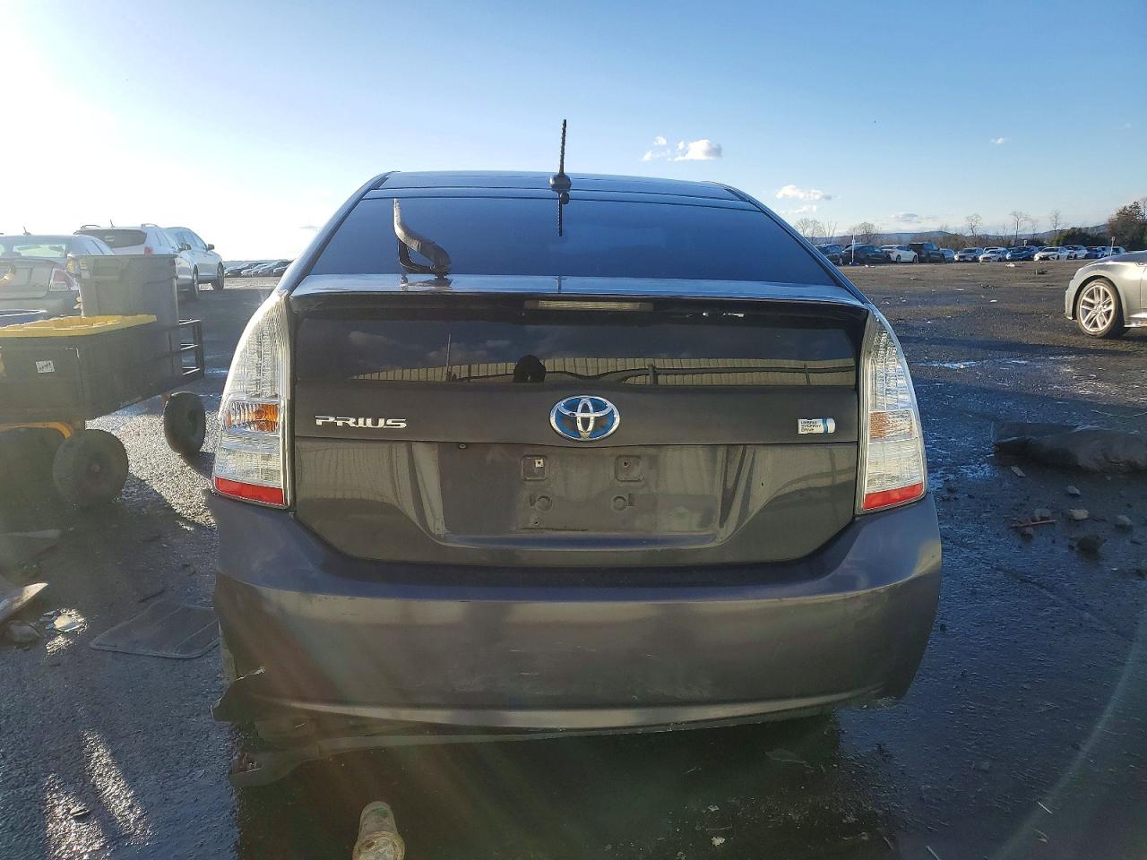 2010 TOYOTA PRIUS photo 6