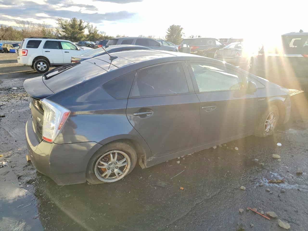 2010 TOYOTA PRIUS photo 3
