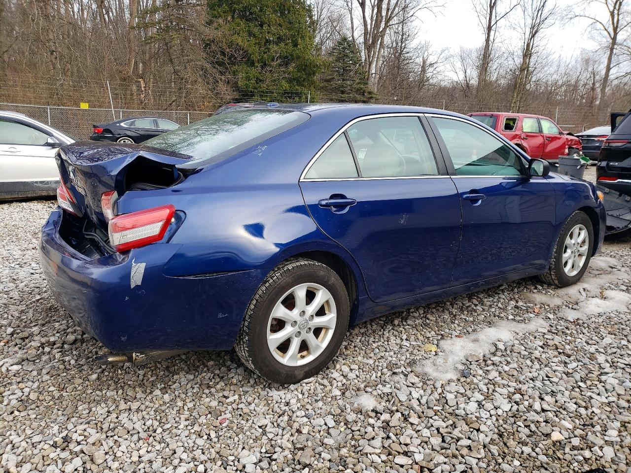 2011 TOYOTA CAMRY BASE photo 3