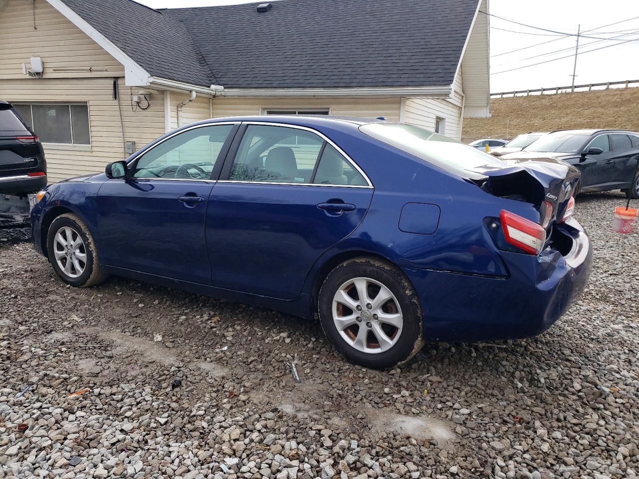 2011 TOYOTA CAMRY BASE photo 2