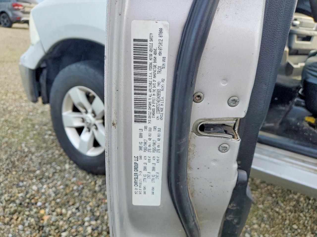 2014 RAM 1500 SLT photo 12