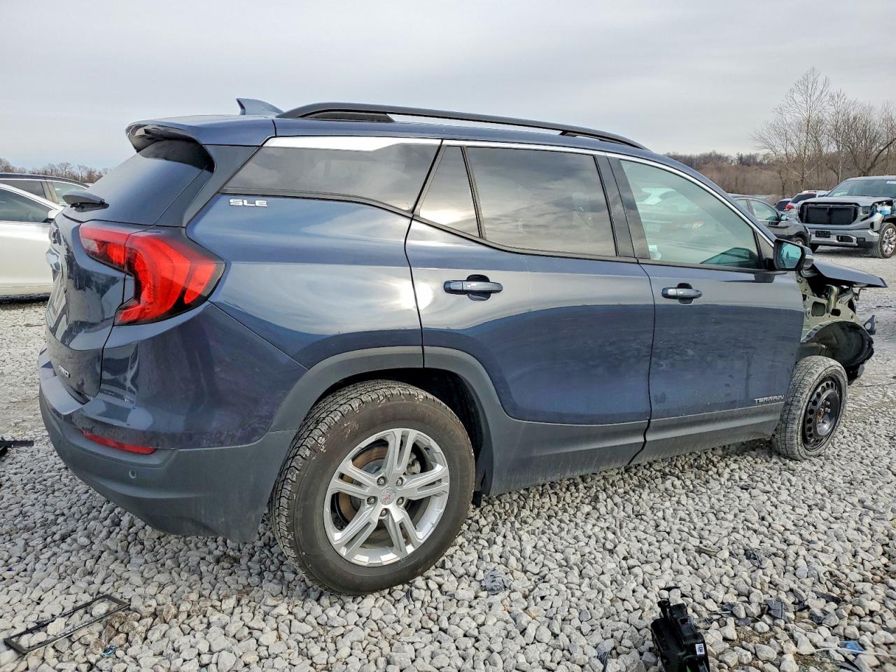 2018 GMC TERRAIN SLE photo 3