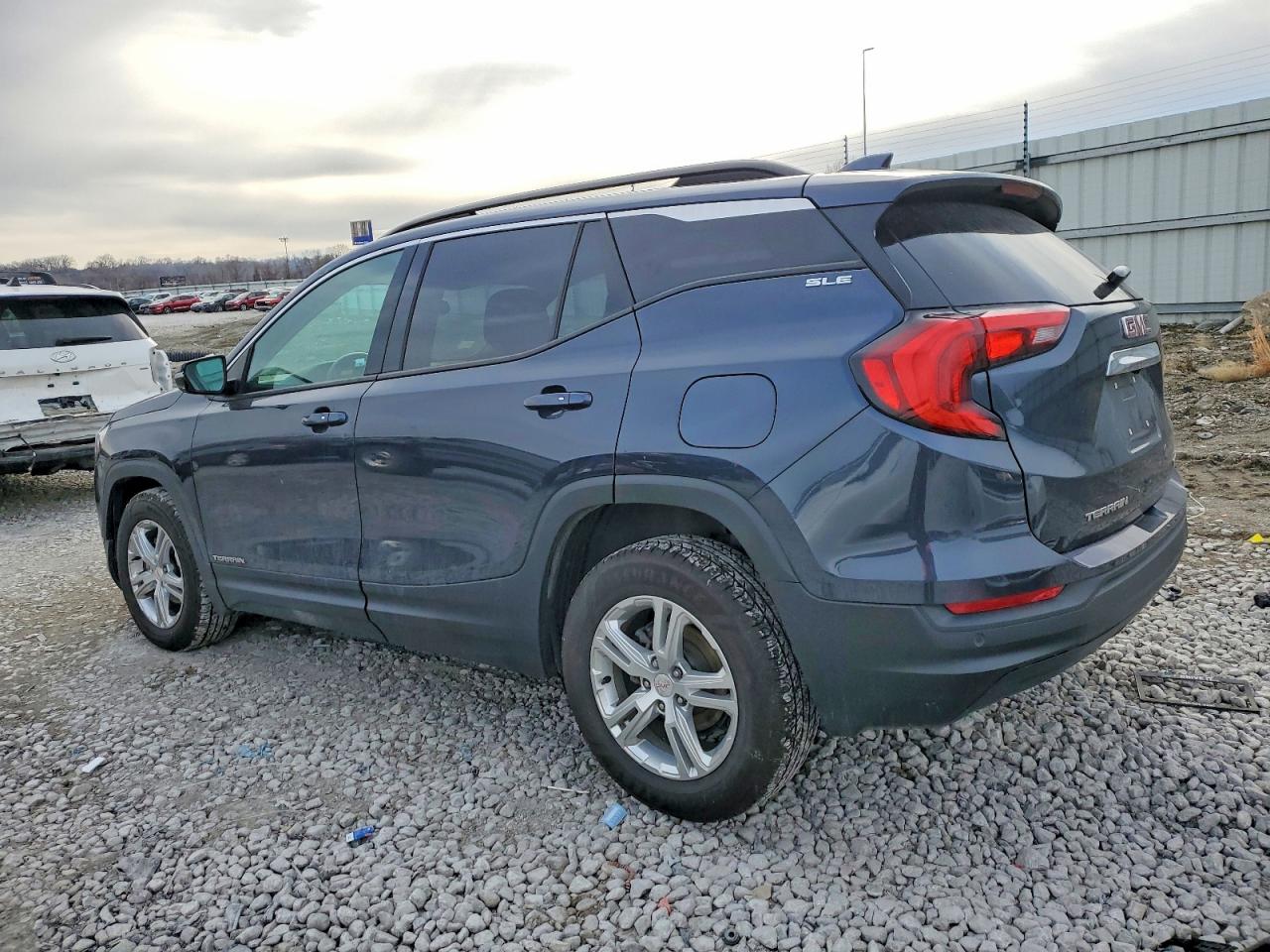 2018 GMC TERRAIN SLE photo 2