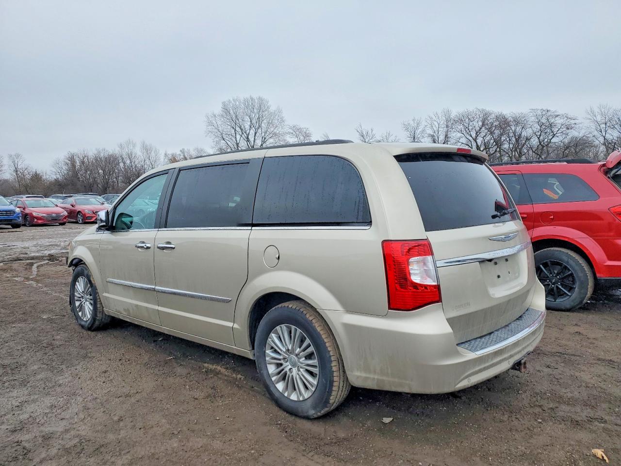 2015 CHRYSLER TOWN & COUNTRY TOURING L photo 2
