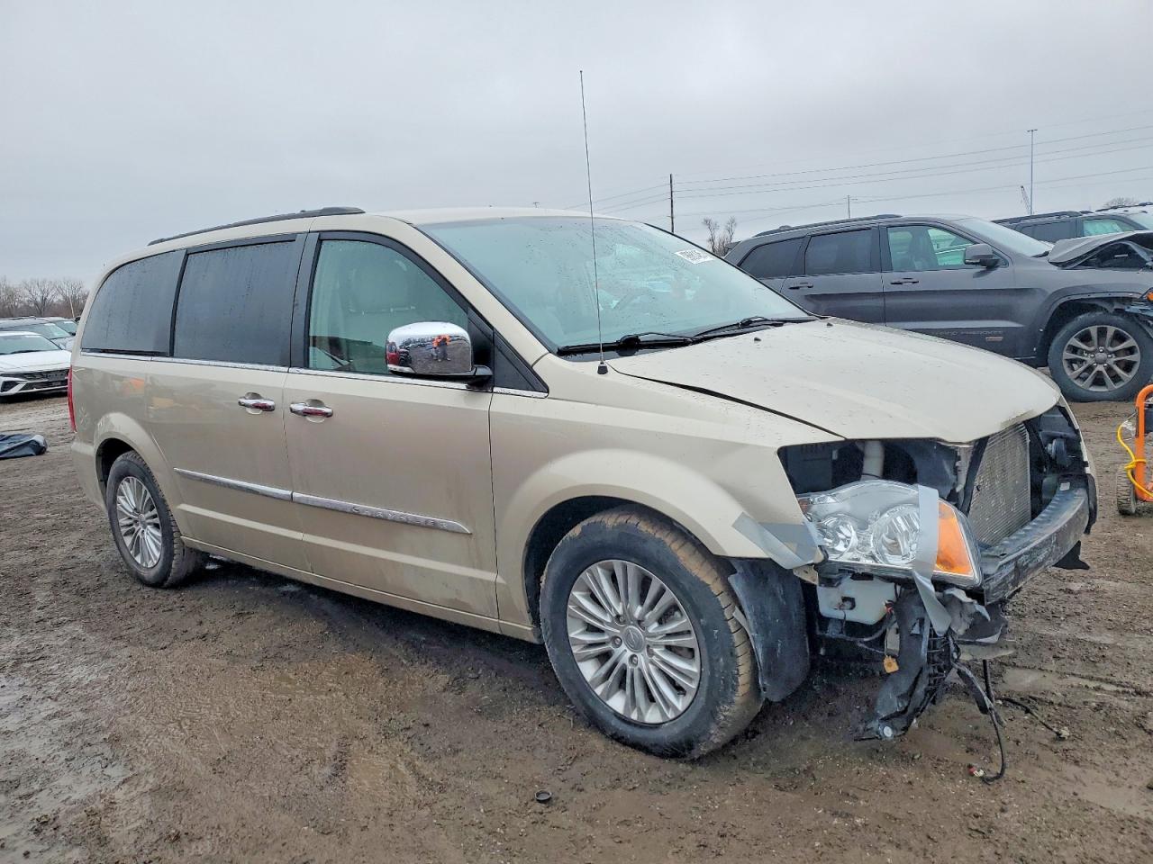 2015 CHRYSLER TOWN & COUNTRY TOURING L photo 4