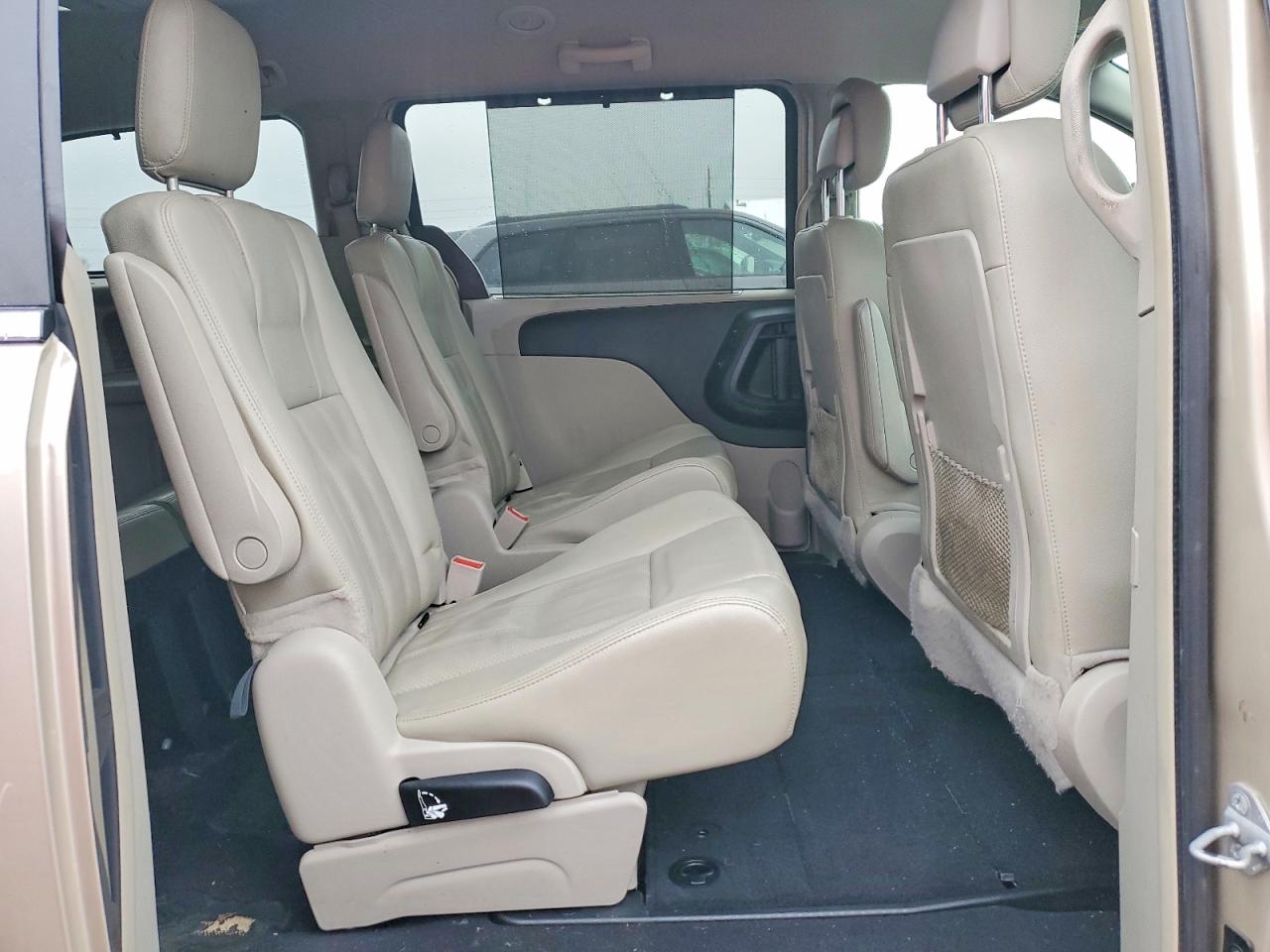 2015 CHRYSLER TOWN & COUNTRY TOURING L photo 11