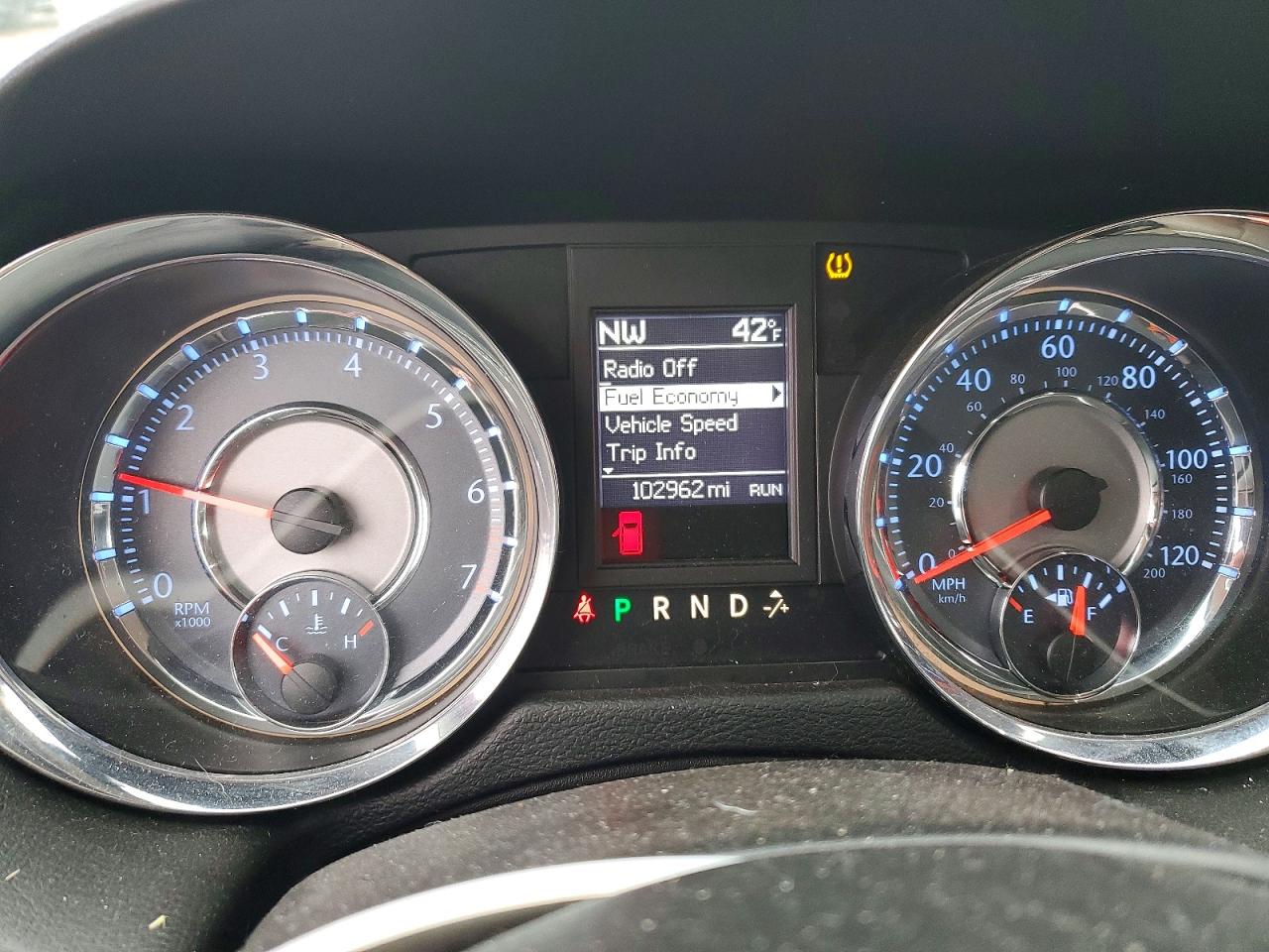 2015 CHRYSLER TOWN & COUNTRY TOURING L photo 9