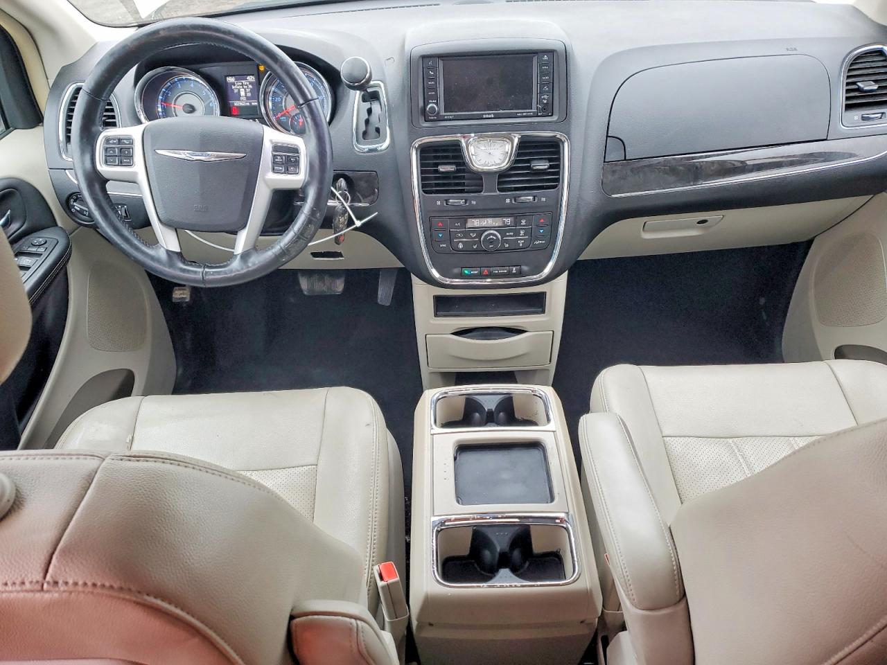 2015 CHRYSLER TOWN & COUNTRY TOURING L photo 8