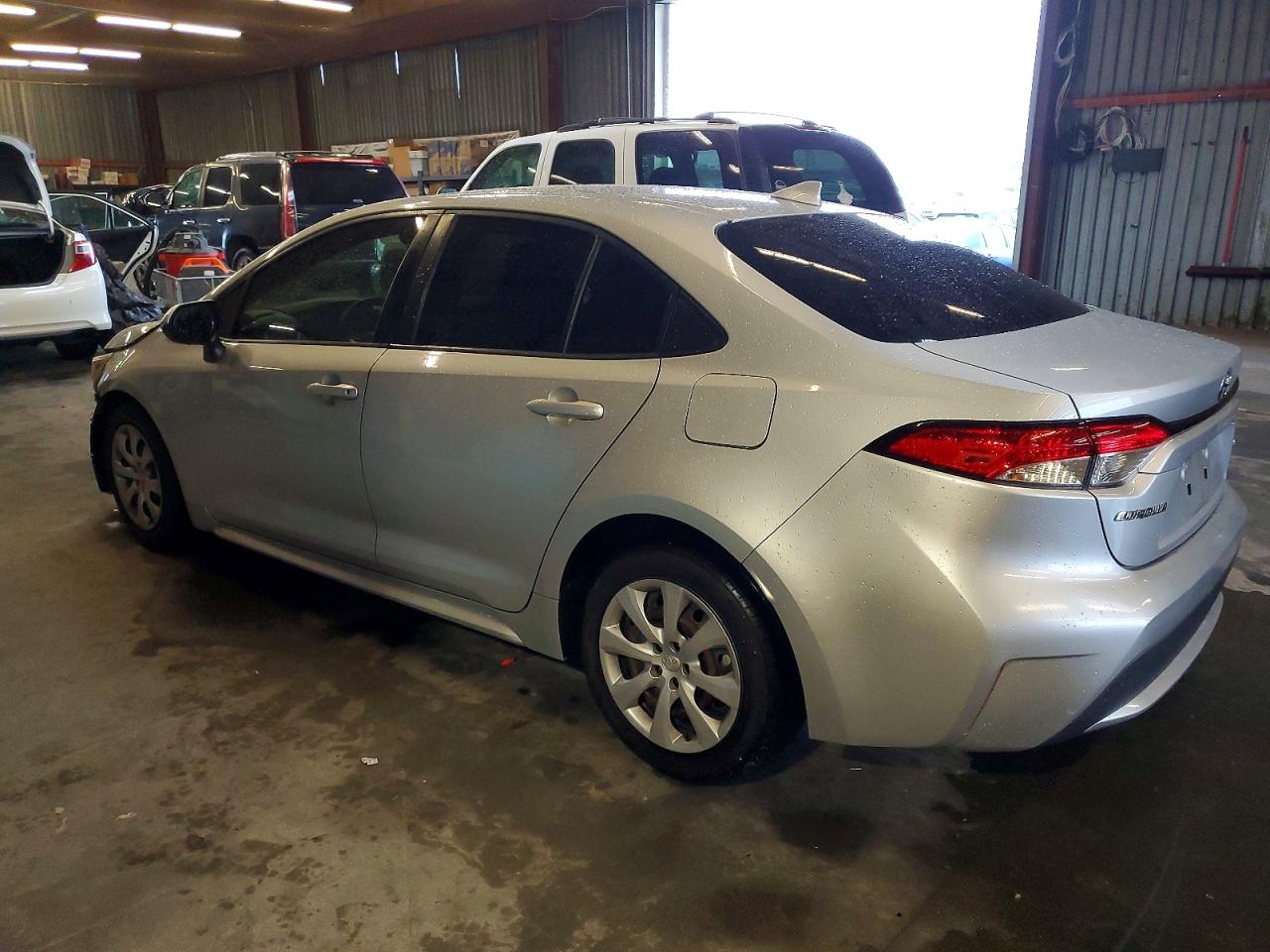 2020 TOYOTA COROLLA LE photo 2