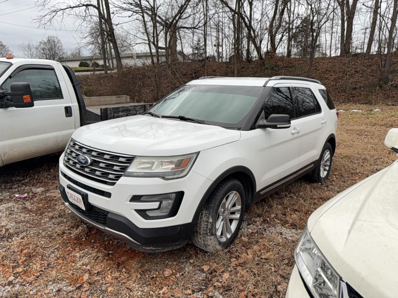2017 FORD EXPLORER XLT photo 2
