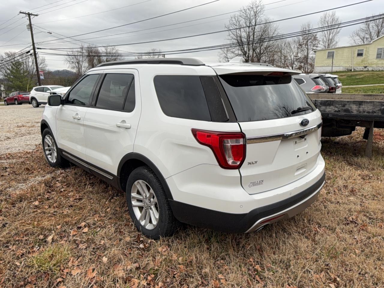 2017 FORD EXPLORER XLT photo 3