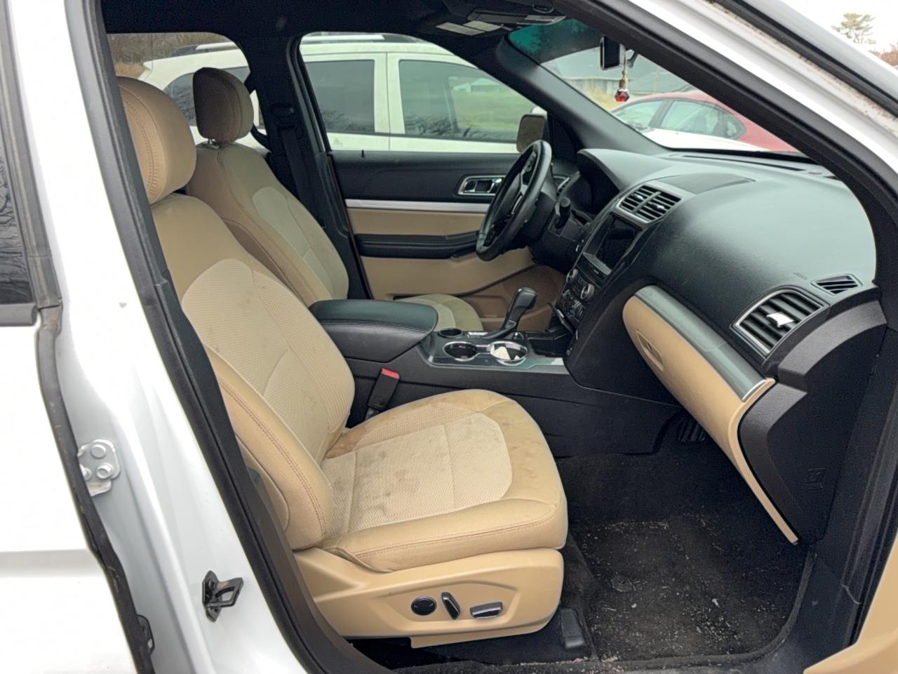 2017 FORD EXPLORER XLT photo 5
