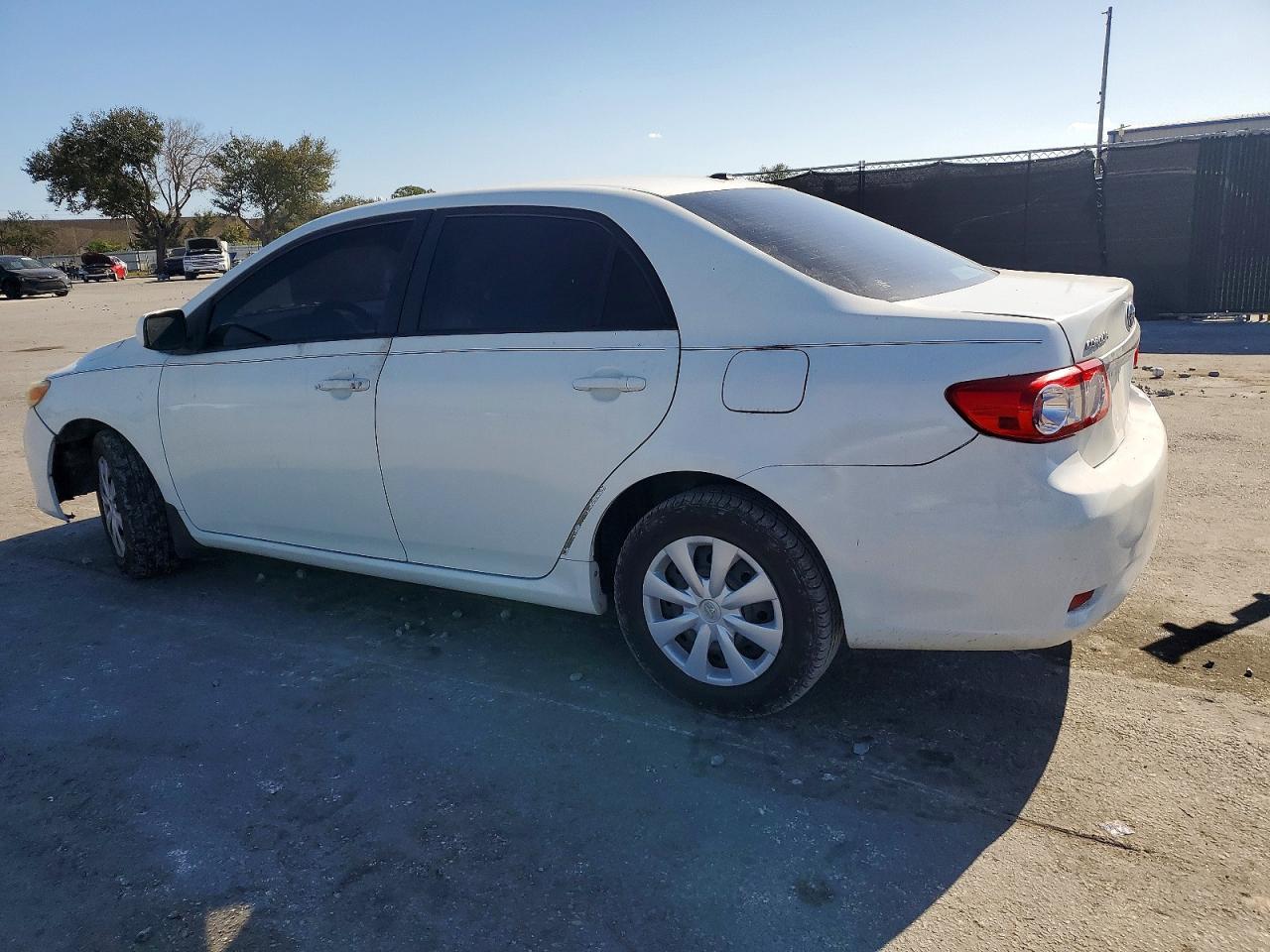 2011 TOYOTA COROLLA BASE photo 2