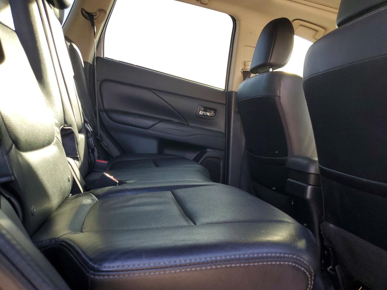 2016 MITSUBISHI OUTLANDER SE photo 11