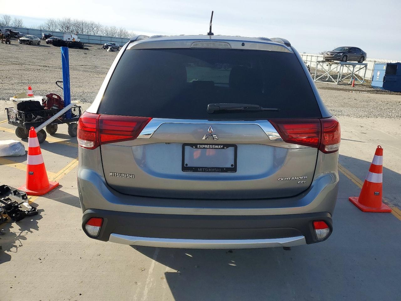 2016 MITSUBISHI OUTLANDER SE photo 6