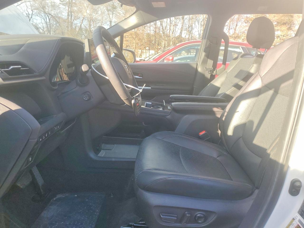 2025 TOYOTA SIENNA LIMITED photo 7