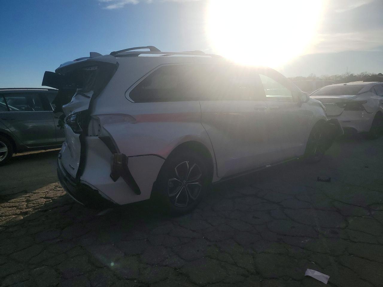 2025 TOYOTA SIENNA LIMITED photo 3