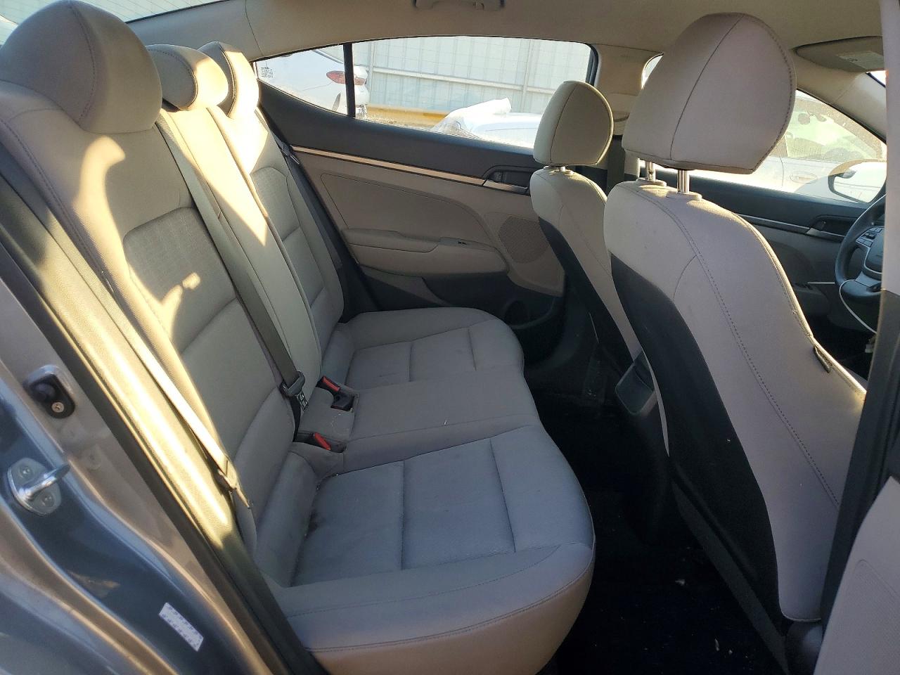 2017 HYUNDAI ELANTRA SE photo 10