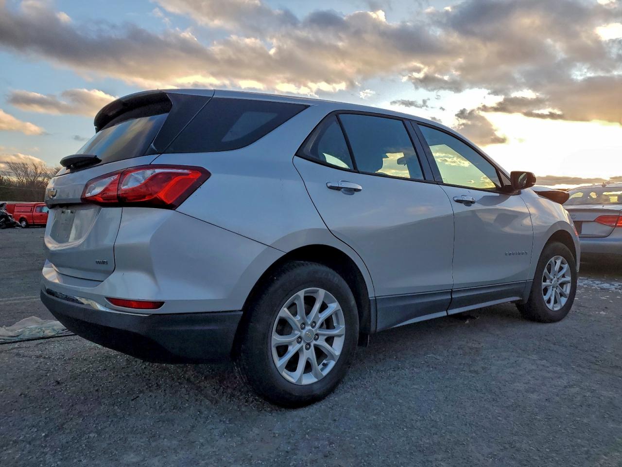 2018 CHEVROLET EQUINOX LS photo 3